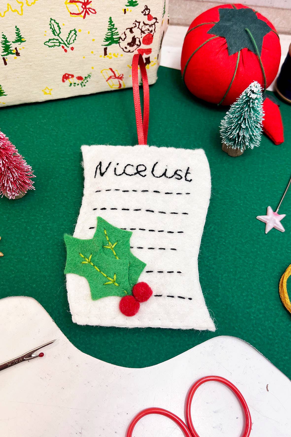 Santas Coming Festive Felt Hanging Decoration Set - Image 4