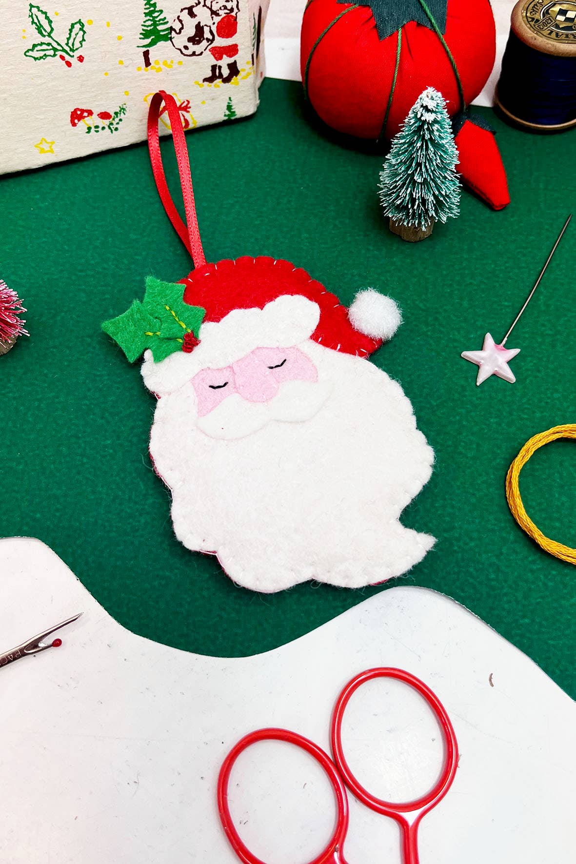 Santas Coming Festive Felt Hanging Decoration Set - Image 5