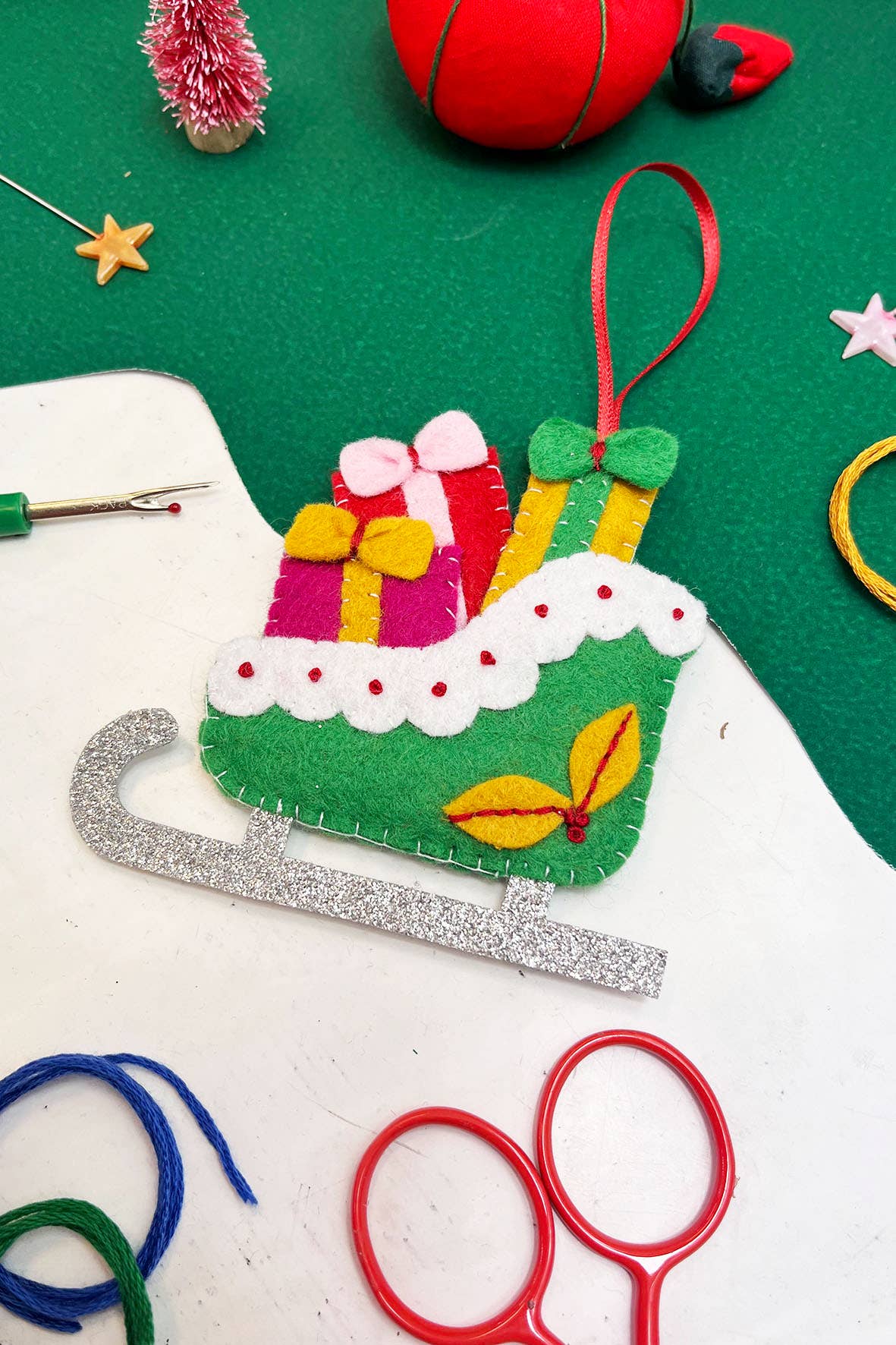 Santas Coming Festive Felt Hanging Decoration Set - Image 6