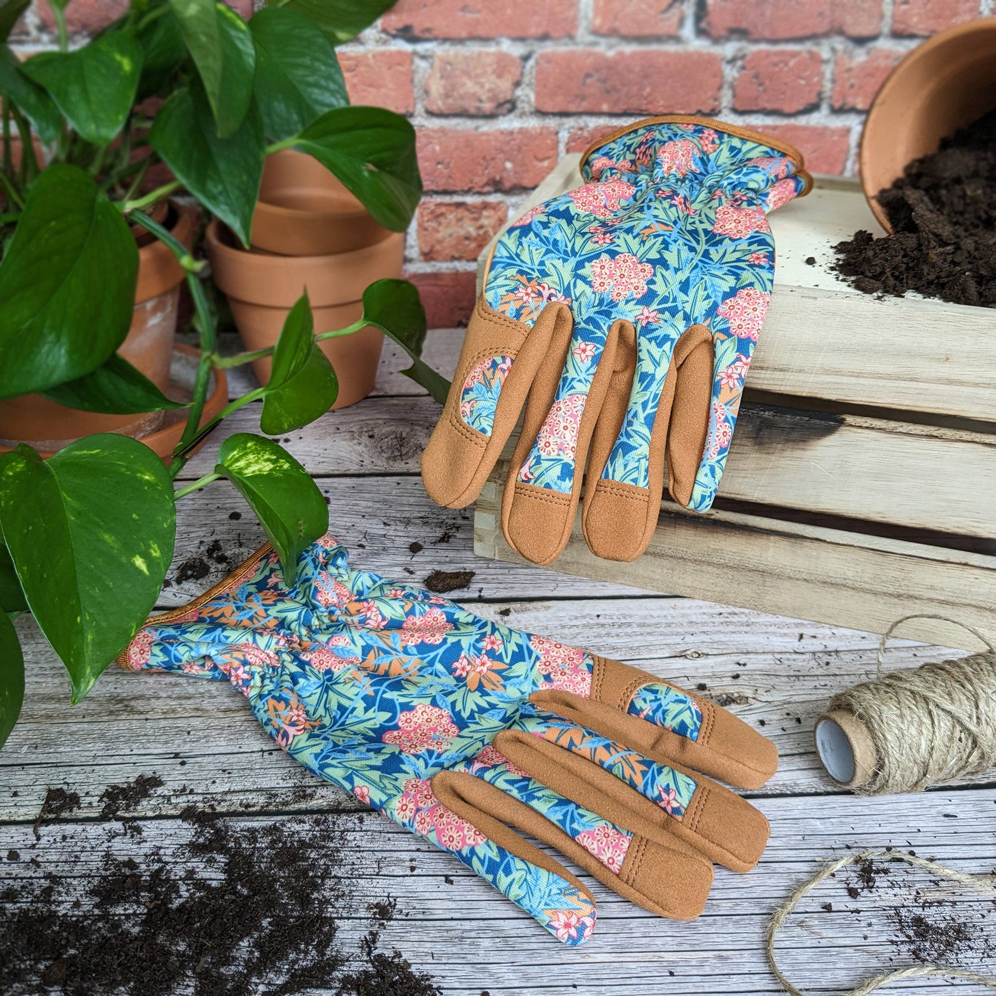William Morris Jasmine Pink Orange Grove Gardening Gloves - Image 2